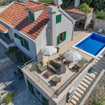 Nyaraló Mely Makarska